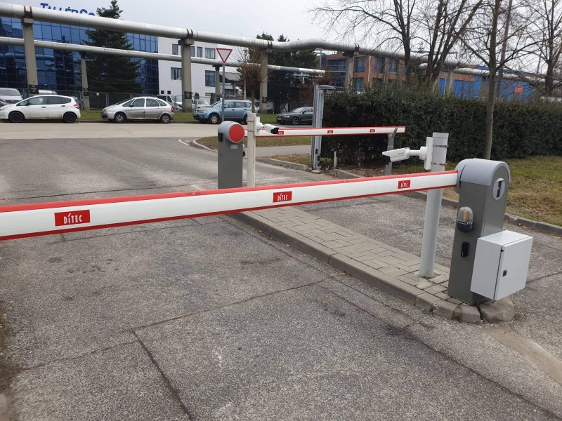 Fizető parkoló rendszerek 10 db sorompò telepìtèsünk àllami intèzmènynek. A sorompòk tàvirànyìtòròl, rendszàmfelismerőkről ès kàrtyaolvasòkròl működnek.