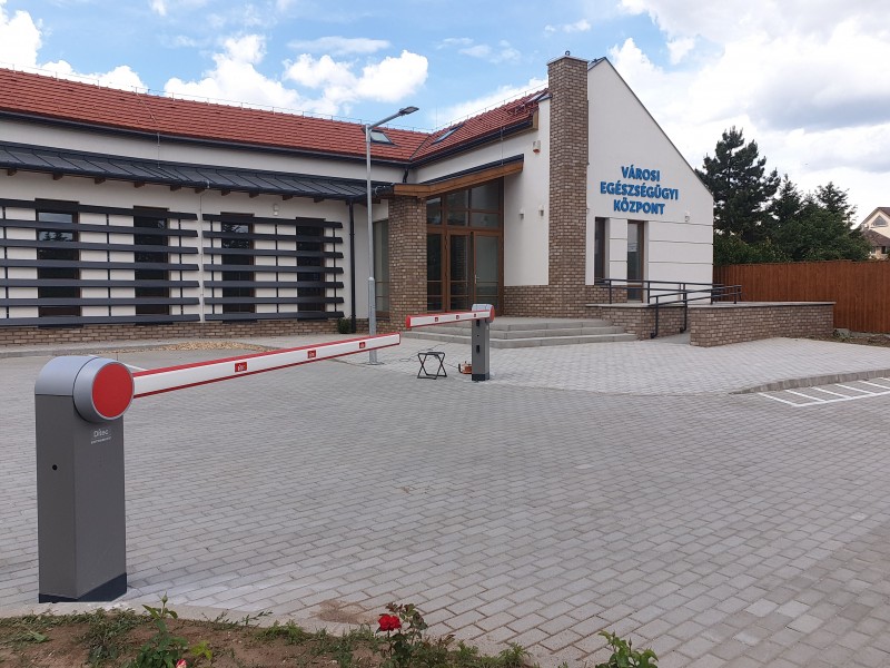 Fizető parkoló rendszerek 2db Ditec automata sorompò kivitelezèsünk Maglòd Önkormànyzatànak