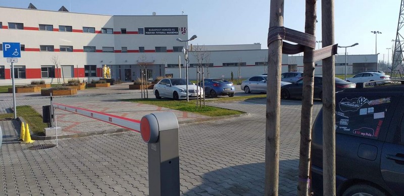 Fizető parkoló rendszerek Budapest Honvèd FC Magyar Futball Akadèmiàhoz telepìtett sorompònk
