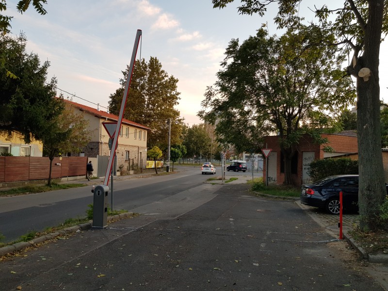 Fizető parkoló rendszerek Távirànyitòròl, gsm modulròl, induktìv hurokròl működtedhető sorompò telepìtèsünk